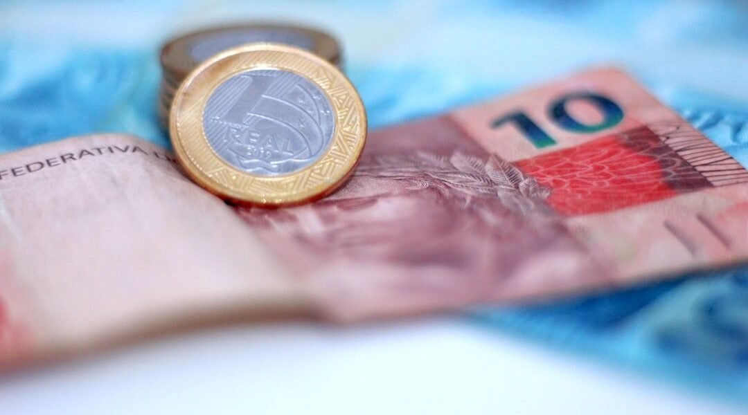 El peso mexicano cede terreno frente al dólar tras racha ganadora