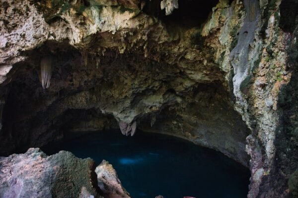 Cenotes de Quintana Roo revelan secretos de rituales ancestrales bajo el agua