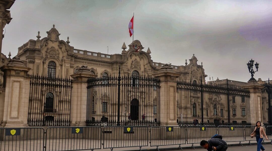 Cuando la política se convierte en entretenimiento: la crisis de legitimidad en Perú