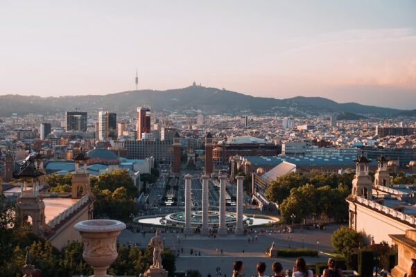 El viaje de Sheinbaum a Barcelona: ¿simbolismo o estrategia?