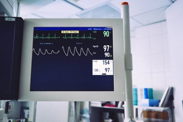 Más allá de promesas: qué requiere realmente un sistema de salud universal