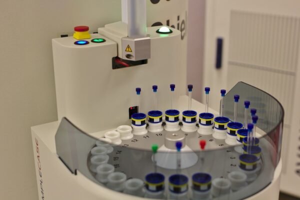 México enfrenta crisis de personal en laboratorios de referencia sanitaria