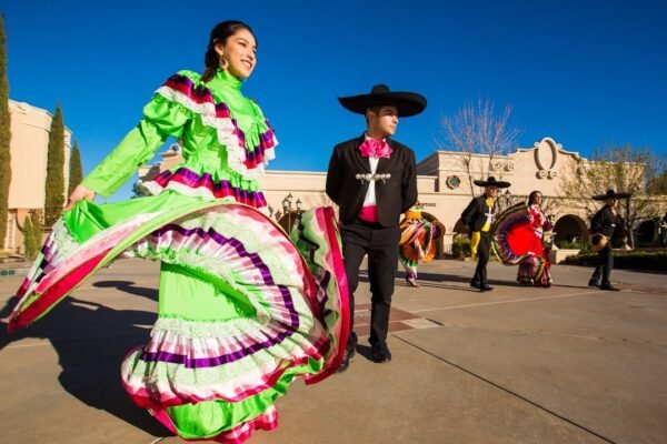 Nodal pospone boda religiosa: inseguridad en Zacatecas versus especulaciones sobre crisis personal
