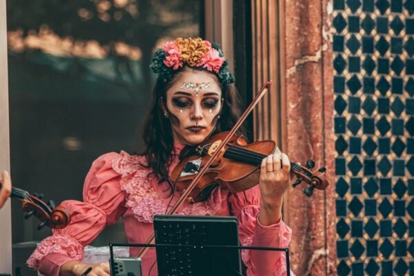 Las voces que movieron América: un libro rescata la revolución musical de las latinas