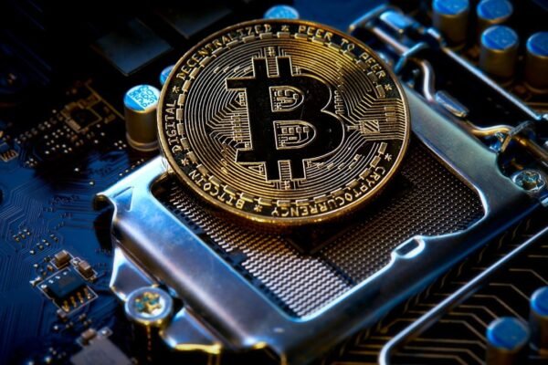 Actinver apuesta al híbrido: ¿Por qué los bancos mexicanos descubren ahora lo obvio?