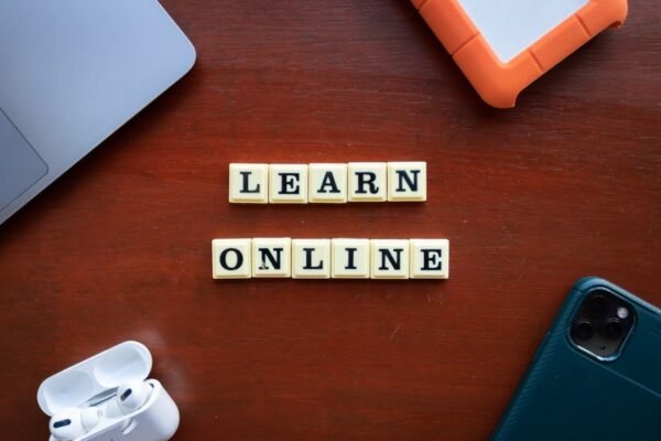 ¿Harvard digital o máquina de marketing? El fenómeno TECH Universidad bajo la lupa