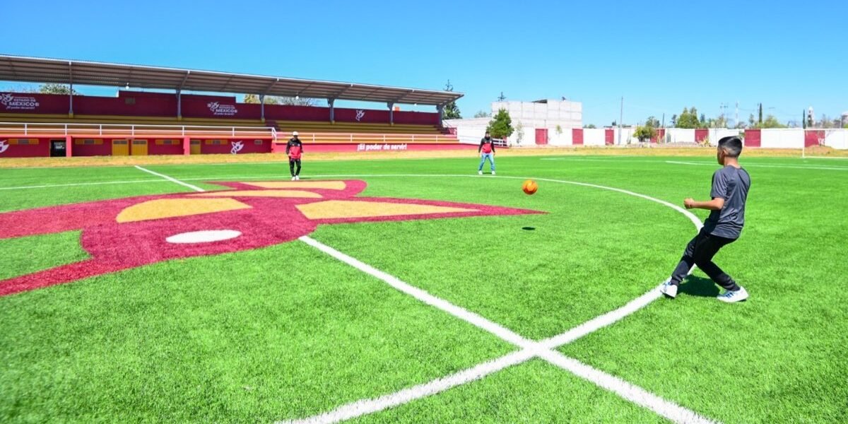 Estado de México rehabilita 78 canchas de futbol en 48 deportivos