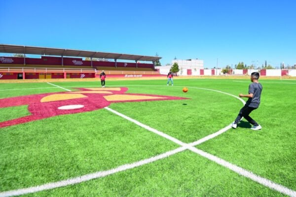 Estado de México rehabilita 78 canchas de futbol en 48 deportivos