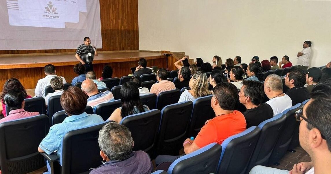 Estado de México capacita a 200 servidores públicos en liderazgo humanista