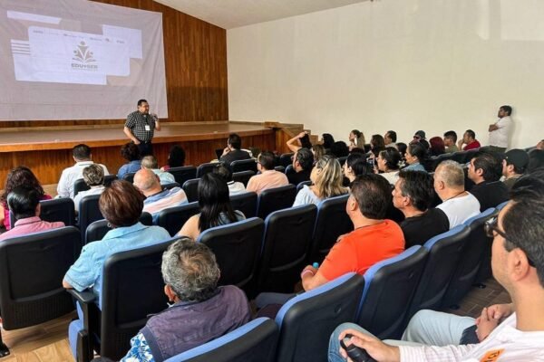 Estado de México capacita a 200 servidores públicos en liderazgo humanista