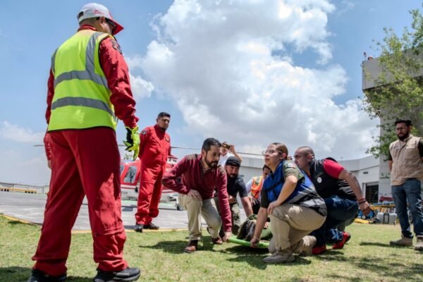 Grupo Relámpagos capacita al IMSS Bienestar en evacuación aeromédica
