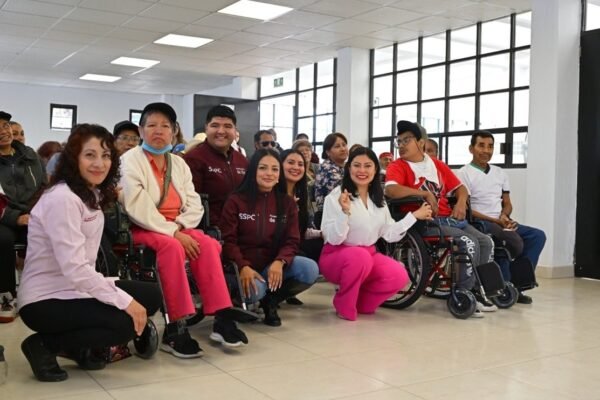 Chalco: alcaldesa entrega aparatos de movilidad como acto de justicia social