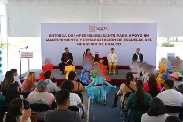 Chalco entrega impermeabilizantes a 307 escuelas para proteger infraestructura educativa