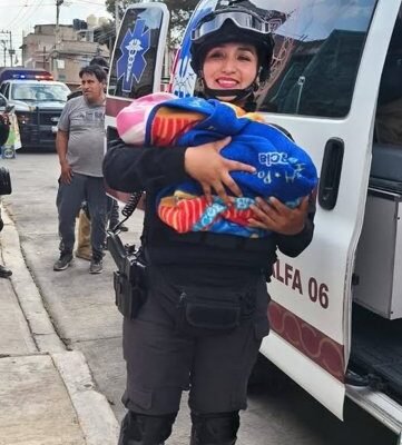 Policía de Chimalhuacán asiste parto de emergencia en la calle