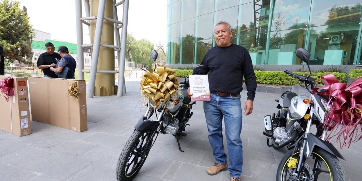 Chimalhuacán premia a contribuyentes puntuales con auto y motocicletas
