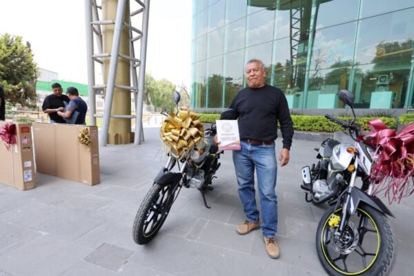 Chimalhuacán premia a contribuyentes puntuales con auto y motocicletas