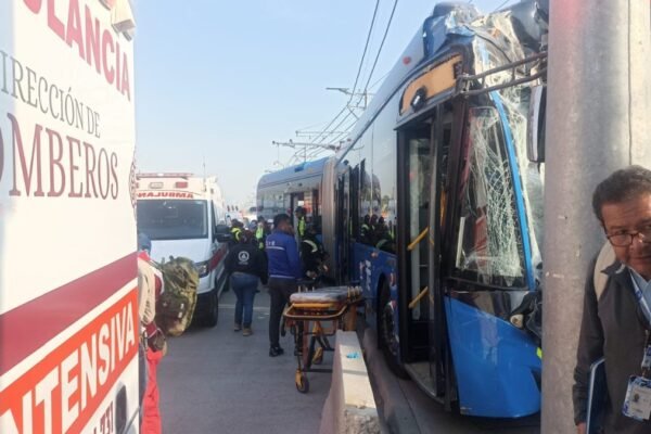 Trolebús impacta estructura en Chalco: 20 heridos y caos vehicular