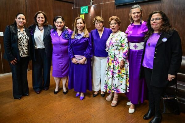 Gobernadora respalda agenda de derechos para mujeres con Colectivo 50+1