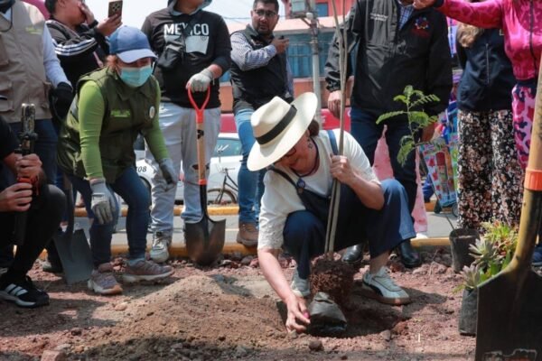 Ecatepec recupera espacios públicos: recolecta 100 toneladas de basura y pinta 200 murales