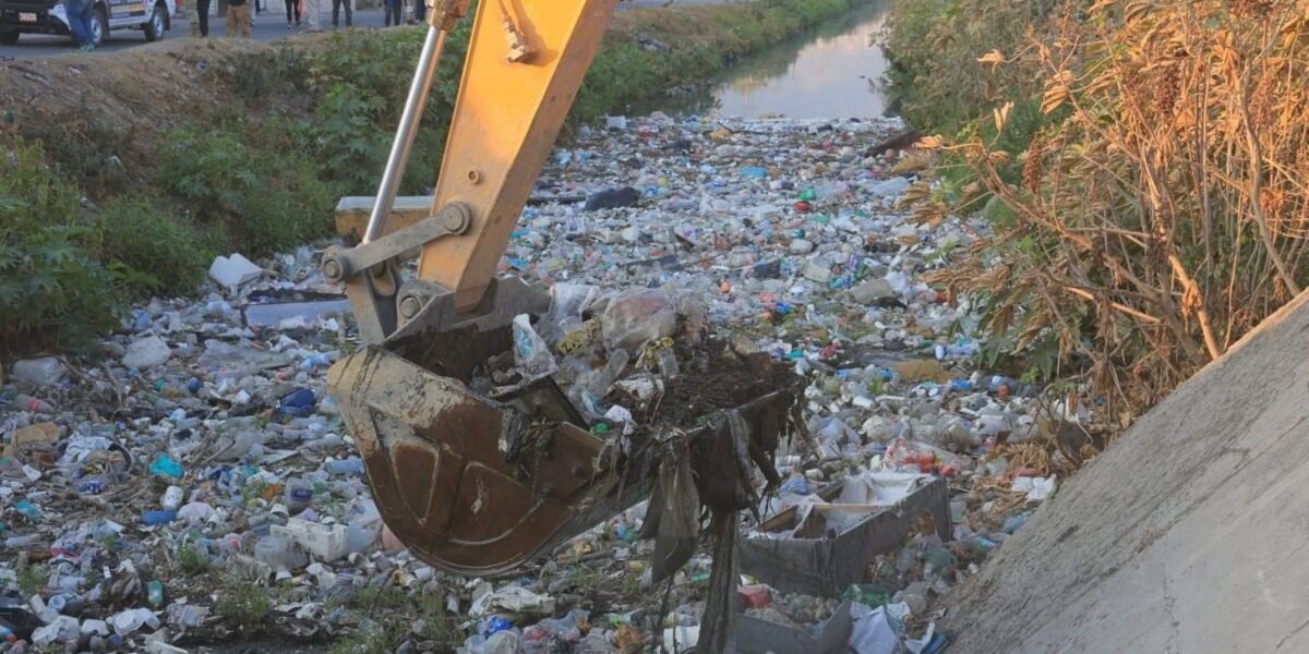 Ecatepec retira 1,561 toneladas de desechos del Canal de Cartagena