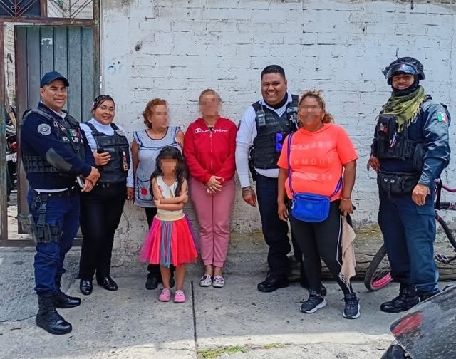 Policías hallan a menor de 5 años extraviada en tianguis de Nezahualcóyotl
