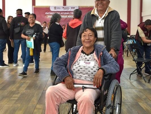 Estado de México entrega 2,900 ayudas técnicas a adultos mayores