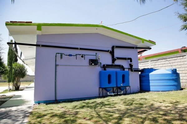 Escuelas de México captan 33 millones de litros de agua lluvia