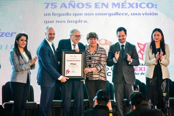Delfina Gómez reconoce a Pfizer por 75 años de operaciones en México