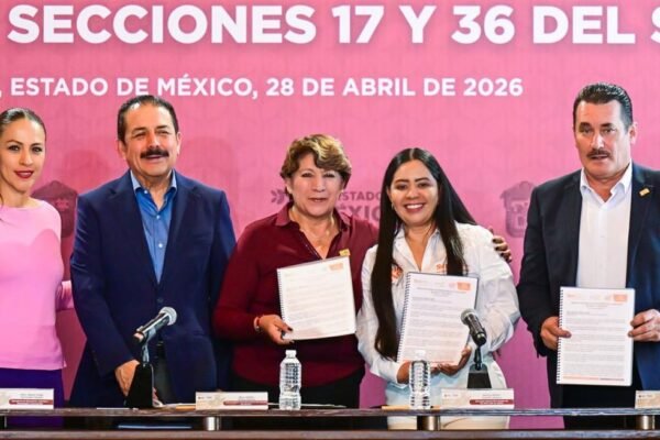 Gobernadora recibe pliegos petitorios de sindicatos de maestros del Estado de México