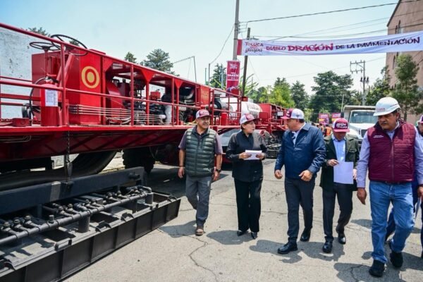 Toluca inicia rehabilitación de la avenida Valentín Gómez Farías con maquinaria especializada