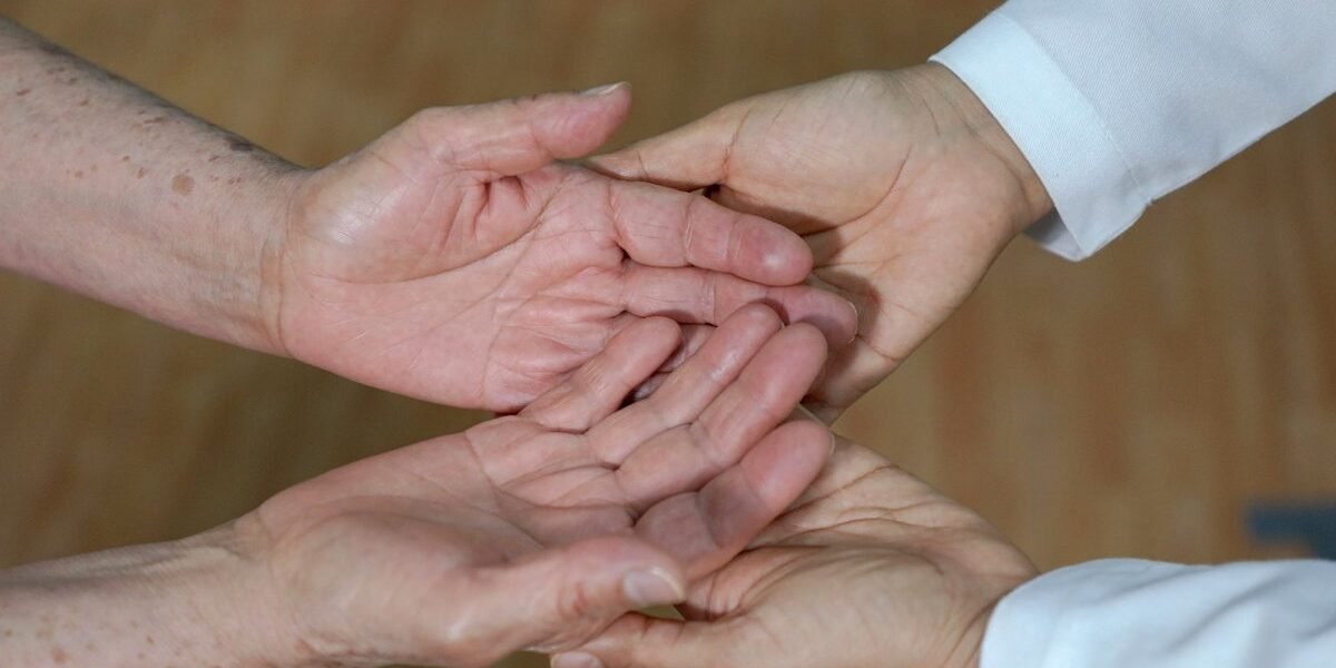 Detección temprana y apoyo familiar son clave contra el Parkinson