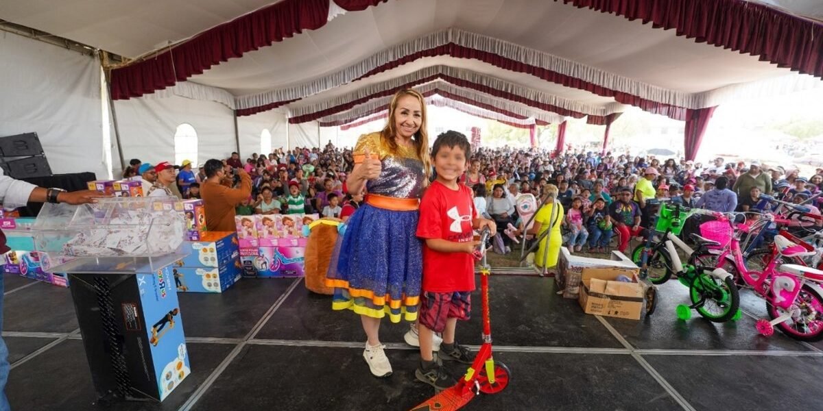 Miles de niños celebran con sus familias el Día del Niño en La Paz