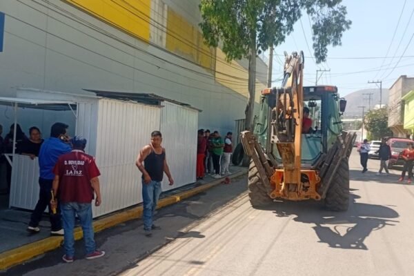 La Paz retira puestos abandonados en México-Texcoco para liberar vías