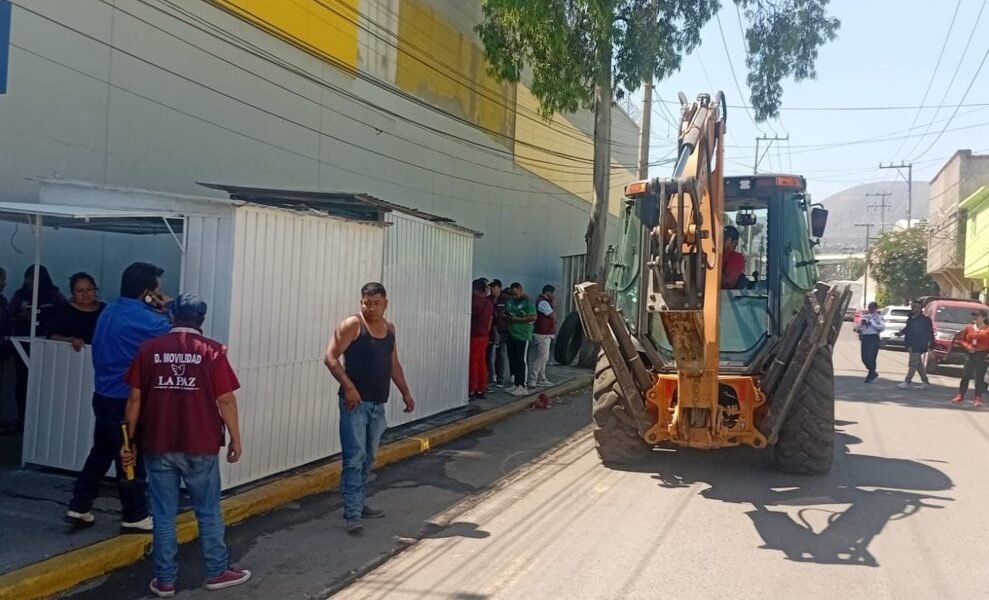 La Paz retira puestos abandonados en México-Texcoco para liberar vías