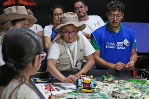 Seis equipos del Estado de México brillan en robótica a nivel internacional