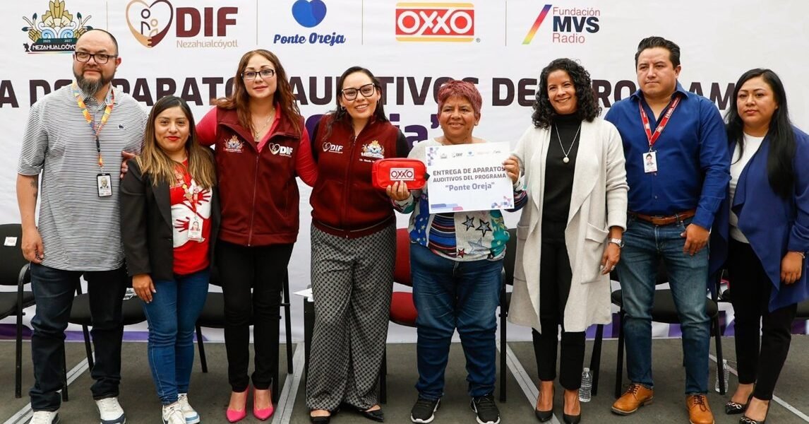 DIF Nezahualcoyotl entrega aparatos auditivos a vecinos con discapacidad auditiva