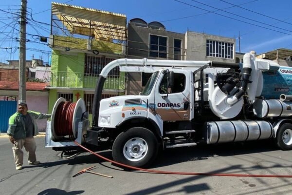 Nezahualcóyotl intensifica desazolve de drenaje antes de lluvias