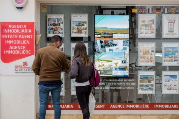 Jóvenes mexicanos se independizan más tarde: datos del INEGI