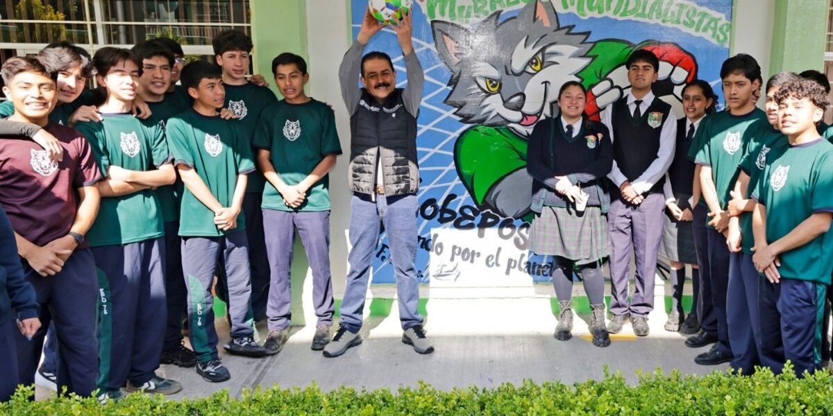 Edomex moviliza a casi 20 mil planteles en jornada de limpieza y murales