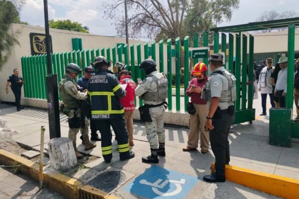 Amenaza de bomba en clínica del IMSS de Tlalnepantla desata operativo de seguridad
