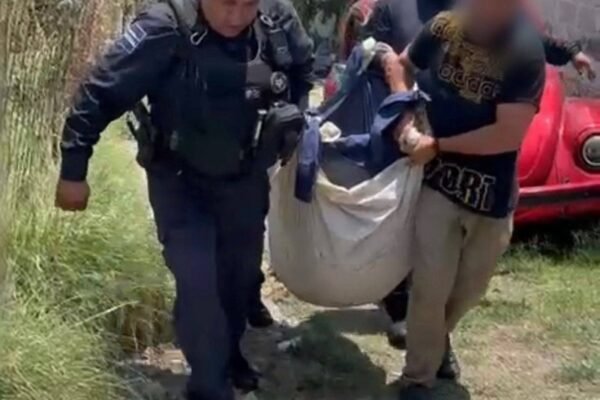 Policías de Ecatepec atienden parto de emergencia y salvan a madre e hija