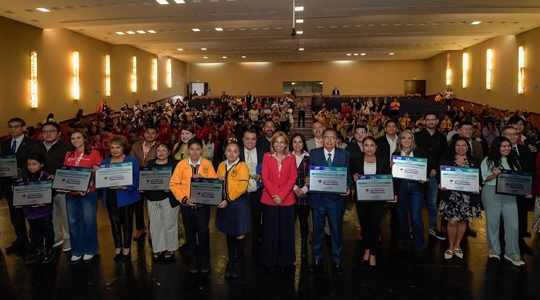 Atizapán reconoce a 17 escuelas socialmente responsables
