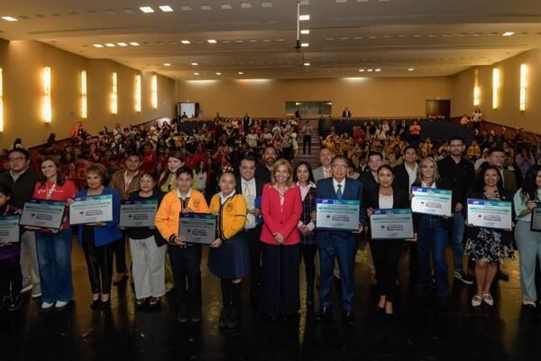 Atizapán reconoce a 17 escuelas socialmente responsables