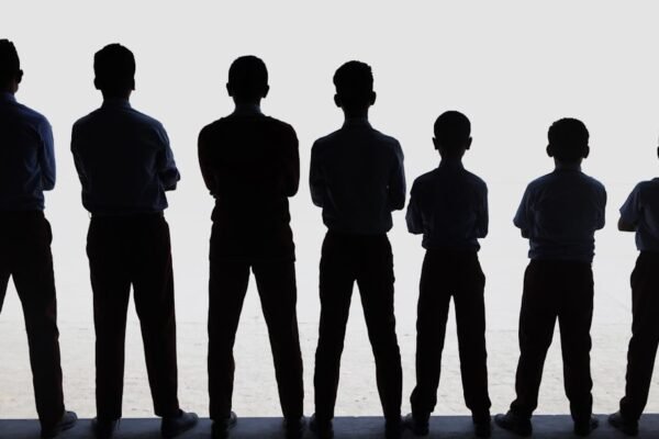 El chisme mexicano: más que cotilleo, un mecanismo de supervivencia evolutiva