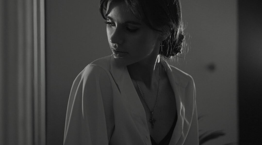 Angelina Jolie desnuda su vulnerabilidad en 'Couture': cine como acto de sanación