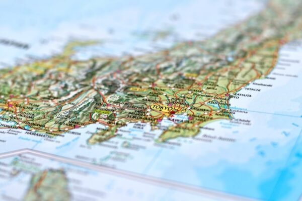 Cuando las celebridades abren sus mapas: Dua Lipa y la nueva geografía del viaje cultural