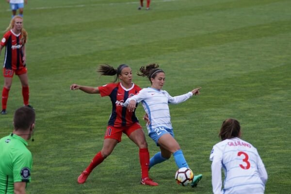 Tania Rincón: la voz que rompió barreras en el periodismo deportivo rumbo a 2026