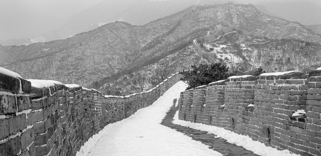 Indígenas mexicanos escriben su nombre en la Gran Muralla China