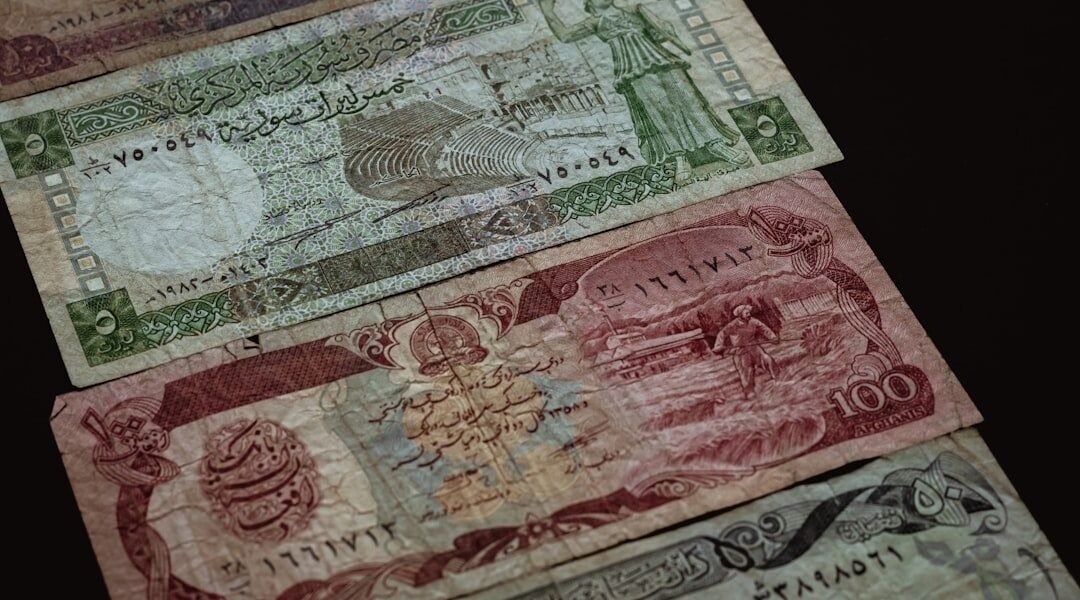 Débil desempeño del peso revela tensiones en la economía mexicana