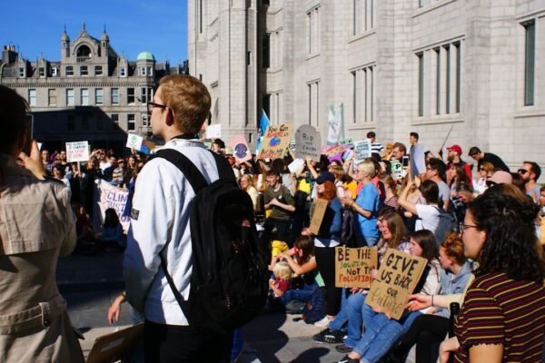 Maestros en la calle: la crisis educativa que no espera al 2026